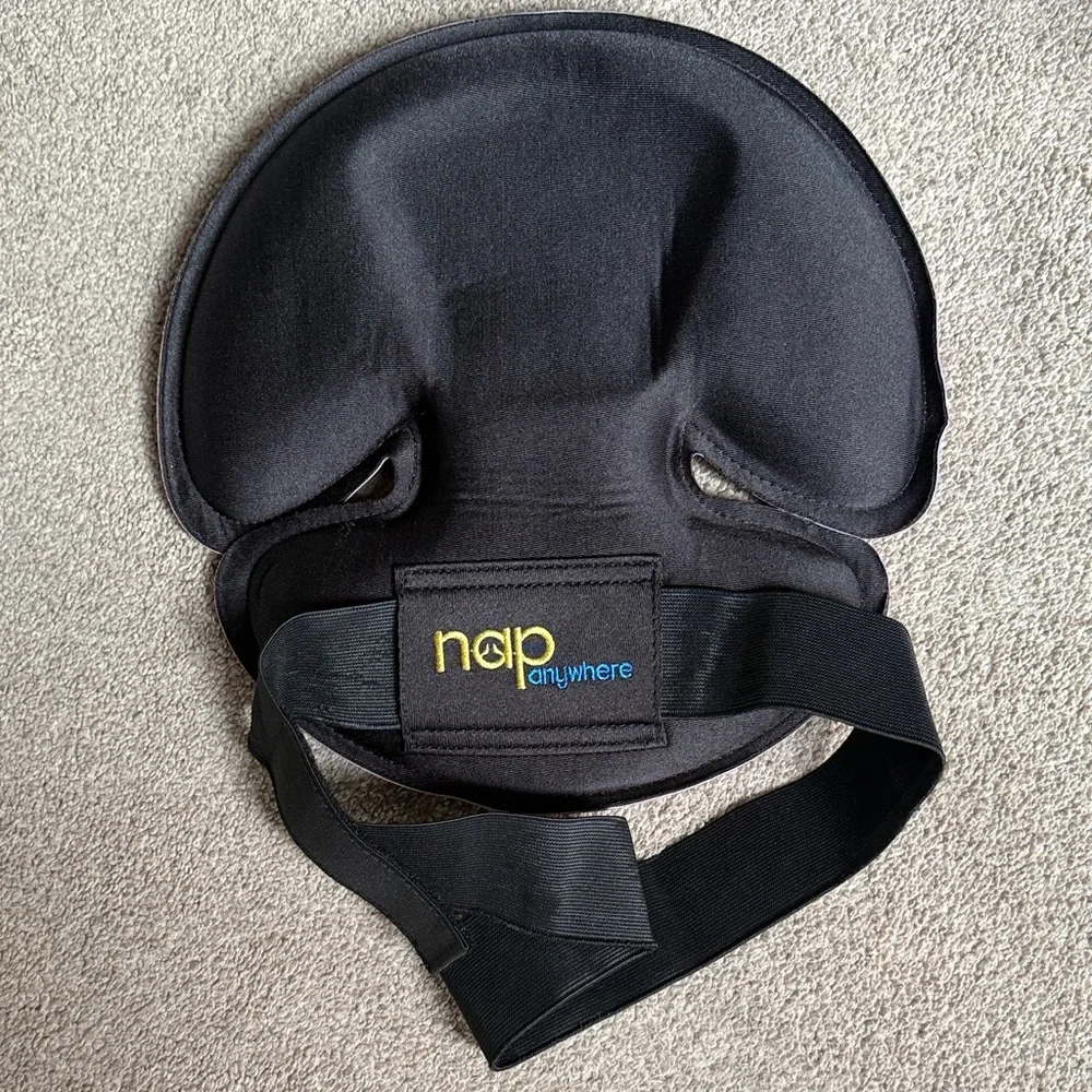 Nap Anywhere Travel Headrest in Crimson & Black 12 X 12 X 1.5” Vacation Hoilday